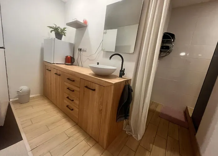 Monstera Ii - Economy *