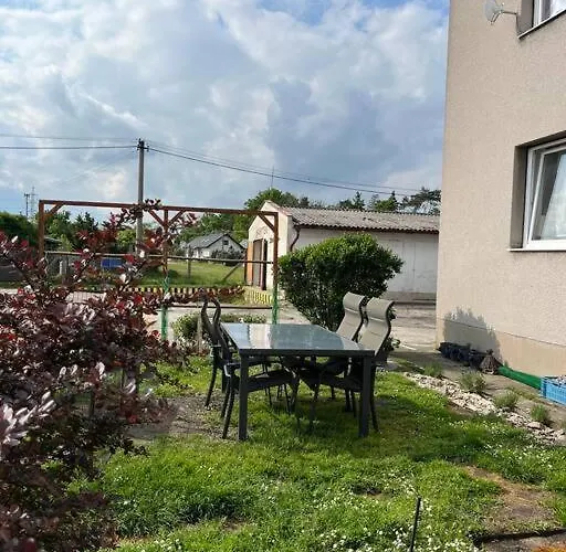 Monstera Ii - Economy Apartment Kolín